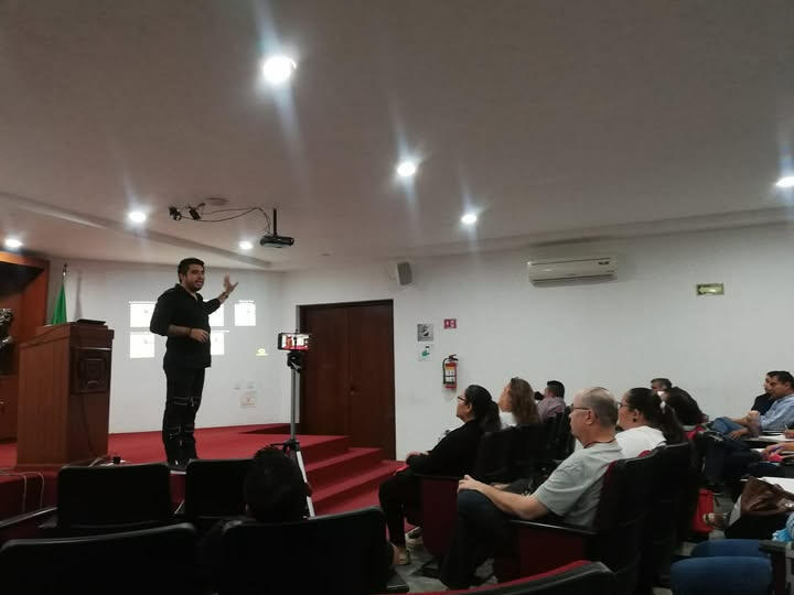 Conferencia &quot;Hablemos de Dinero&quot; en Universidad Humanitas