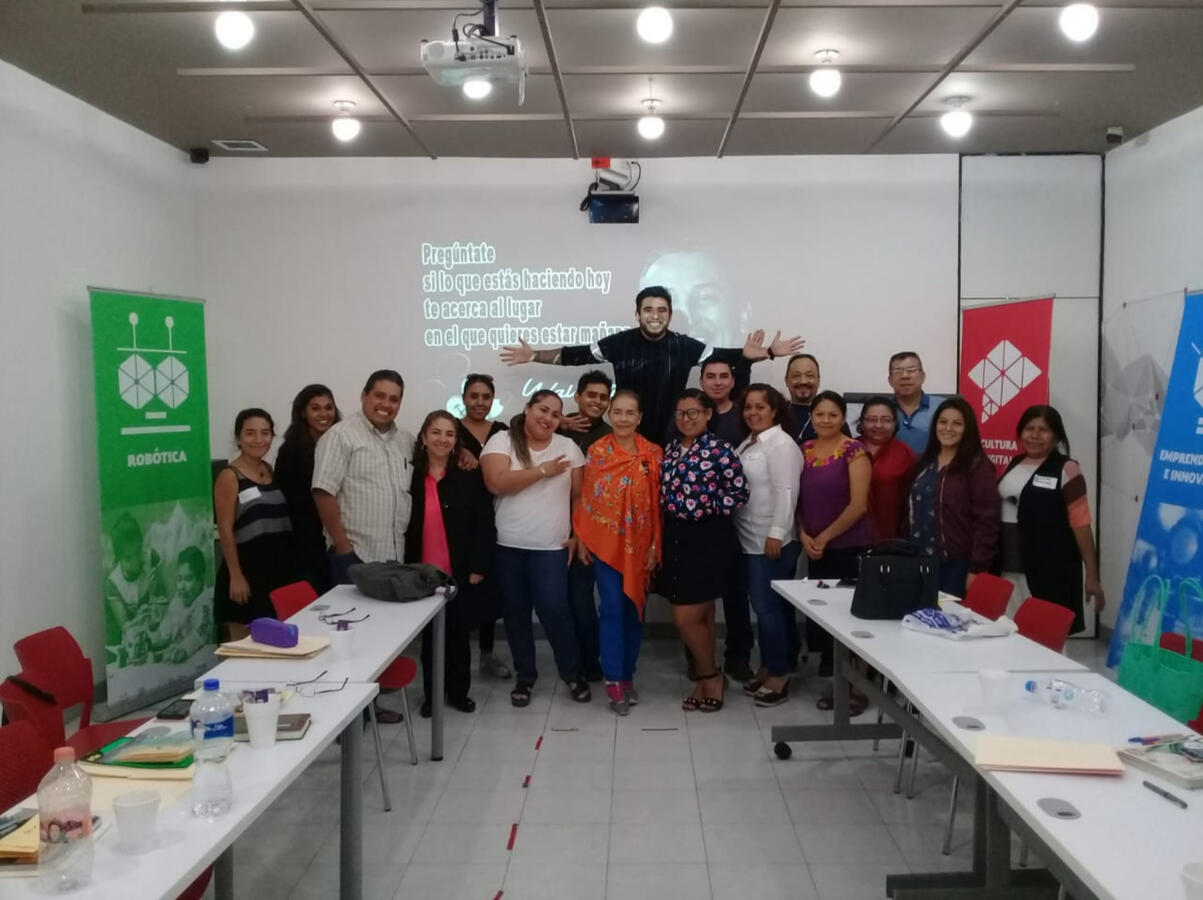 Conferencia en Punto México Conectado